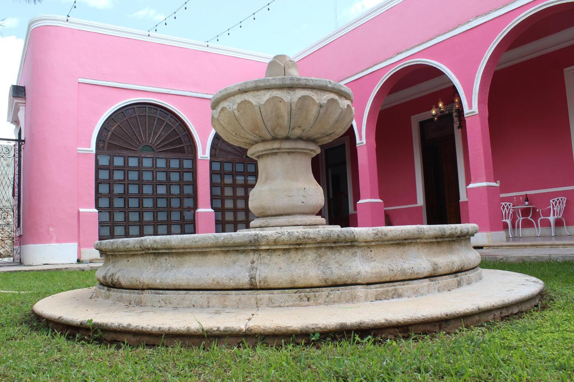 La Casa Rosa Hotel